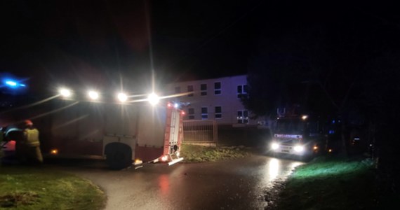 Tragiczny w skutkach pożar domu w Kozłówku na Podkarpaciu. Zginęła jedna osoba, a 4 kolejne są ranne.