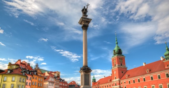 Na sobotę, 25 marca, zaplanowano zgromadzenie publiczne na placu Zamkowym, a następnie przemarsz Traktem Królewskim na plac Konstytucji. W niedzielę, 26 marca, wierni przejdą w procesji z placu Narutowicza na plac Piłsudskiego. Zmienią się trasy komunikacji miejskiej.