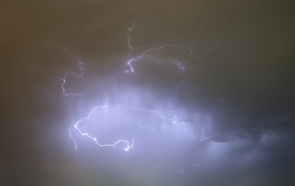 Wystąpienie burz z gradem w większości powiatów Dolnego Śląska prognozuje w sobotę Instytut Meteorologii i Gospodarki Wodnej. W związku z tym IMGW wydał ostrzeżenie pierwszego stopnia, które obowiązuje do sobotniego wieczora.