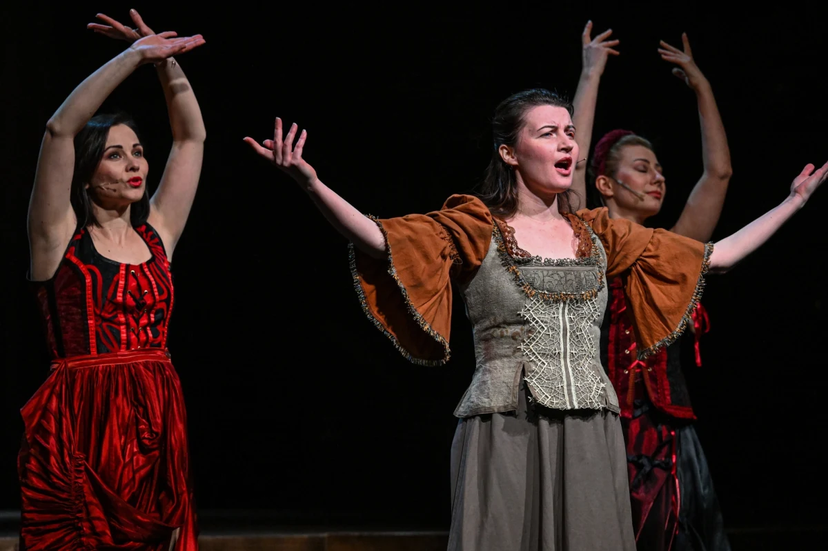 Spektakl "Don Kichot" według Miguela de Cervantesa y Saavedry w reż. Waldemara Wolańskiego to najnowsza propozycja Teatru im. Wandy Siemaszkowej w Rzeszowie. Prapremiera odbędzie się w sobotę wieczorem. Towarzyszyć jej będzie wystawa plakatu "Fredraszki" z okazji Roku Fredry.