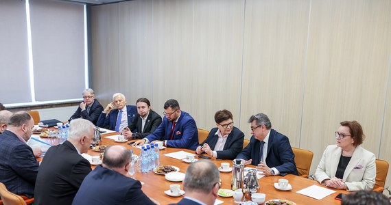 Europosłowie różnych opcji politycznych podpisali w Katowicach deklarację, w której potwierdzili zaangażowanie na rzecz rozwiązań służących zablokowaniu unijnego rozporządzenia metanowego w obecnym kształcie. Projekt tej regulacji nazwano "krzywdzącym dla polskiego przemysłu wydobywczego".