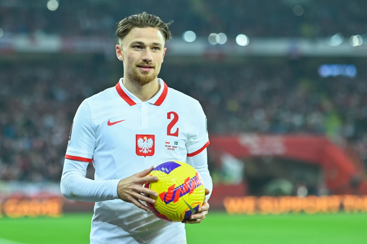 Piłkarz reprezentacji Polski Matty Cash, który doznał kontuzji podczas piątkowego meczu z Czechami (1:3) w eliminacjach mistrzostw Europy, opuścił zgrupowanie biało-czerwonych i nie zagra w poniedziałek z Albanią - poinformował portal "Łączy nas piłka".