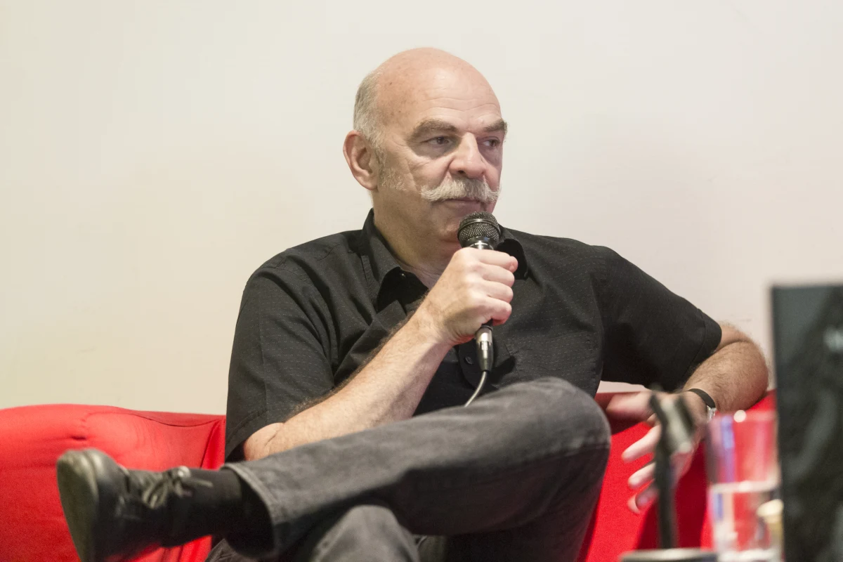 Przeprowadziłem drugi wywiad z jednym z najwybitniejszych współczesnych pisarzy-dziennikarzy na świecie: Martínem Caparrósem. Urodzony w 1957 w Buenos Aires obecnie mieszka w Hiszpanii, w okolicach Madrytu. Caparrós to autor niezwykle oryginalny, o niepodrabialnym głosie w literaturze naszej epoki. 