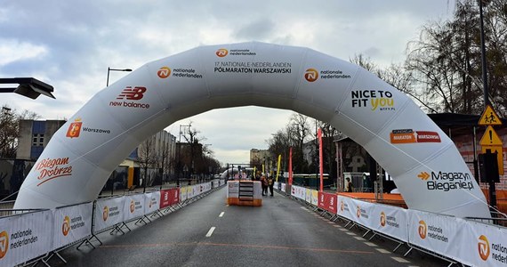 Ulicami stolicy przebiegnie dziś ok. 15 tys. uczestników 17. Nationale-Nederlanden Półmaratonu Warszawskiego oraz towarzyszącego mu New Balance Biegu na Piątkę. W związku z tym zmienią się trasy komunikacji miejskiej, nieczynne też będzie jedno z wejść do zoo.