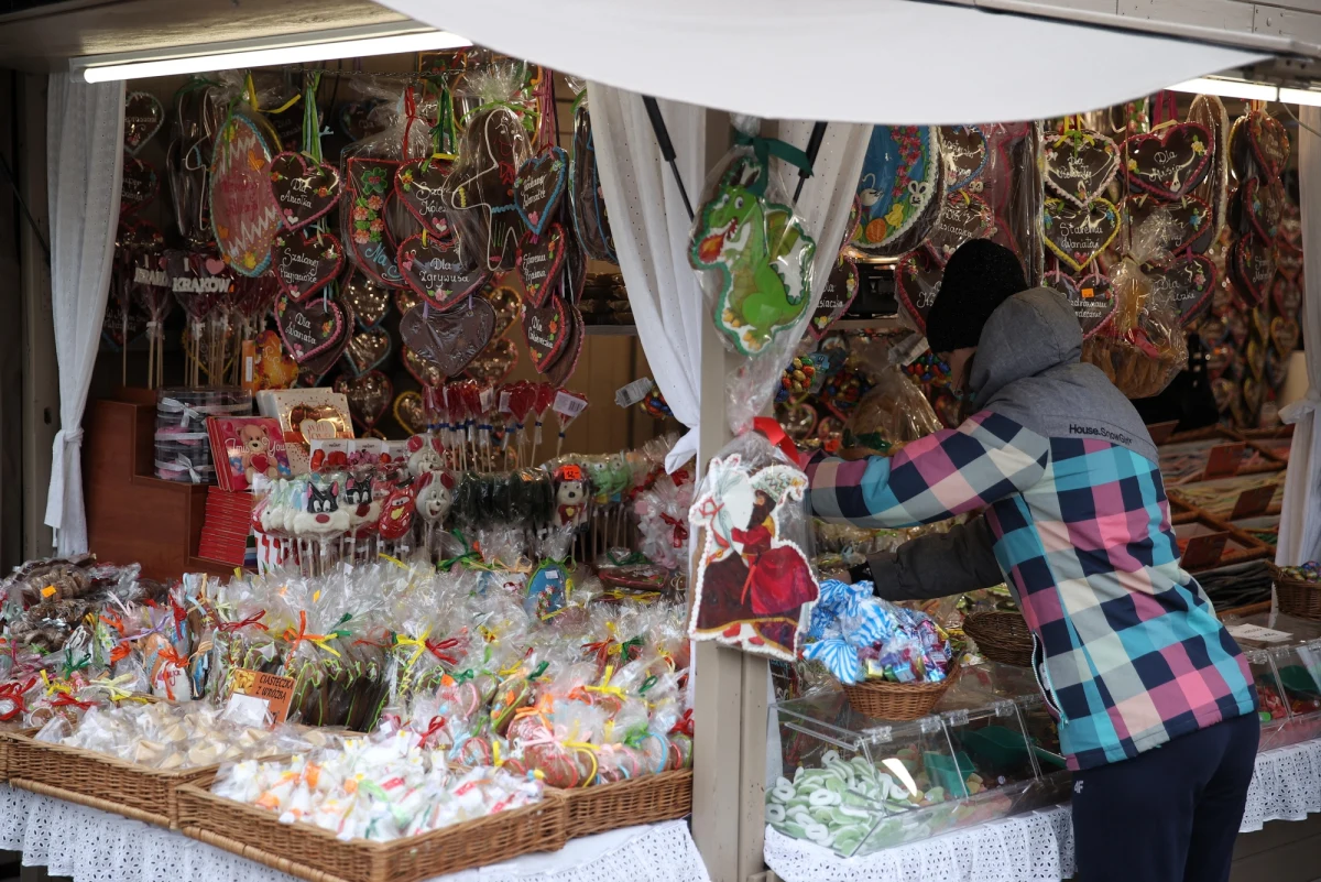 80 wystawców z Polski oraz z Ukrainy, Litwy, Węgier i Słowacji zaprezentuje swoje produkty tradycyjne, regionalne na jarmarku wielkanocnym. Rozpocznie się on 30 marca na Rynku Głównym w Krakowie.
