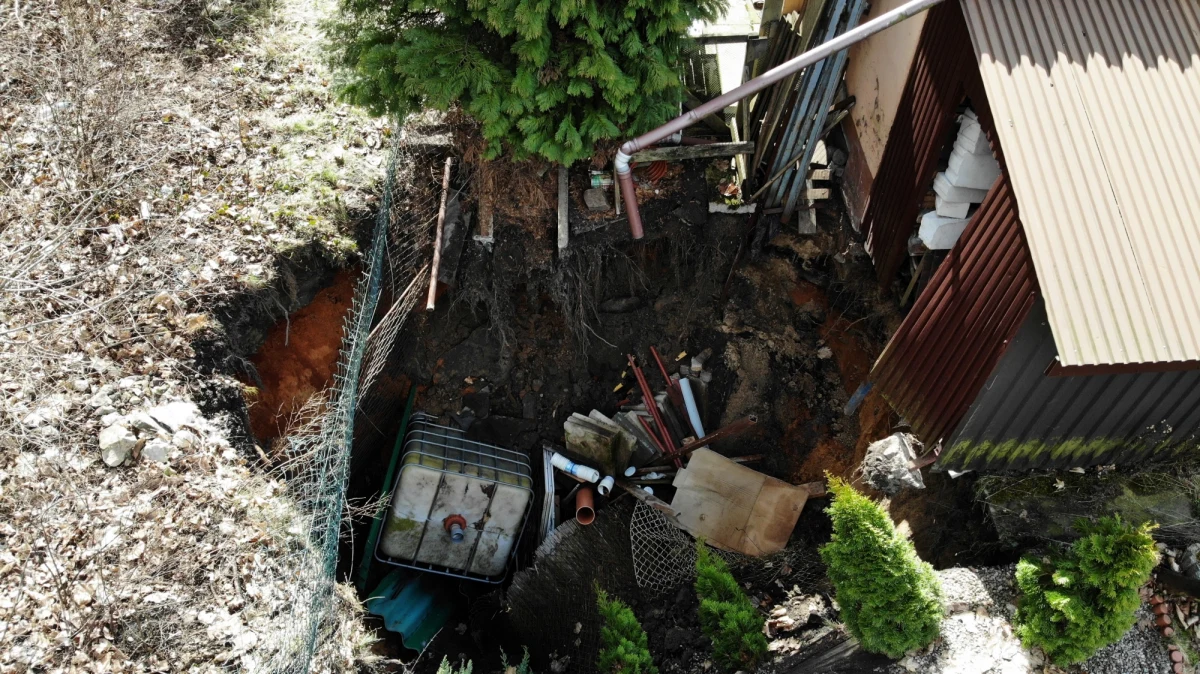 Na terenie ogródków działkowych przy ul. Jana Pawła II pojawiło się kolejne zapadlisko. Informację z Gorącej Linii RMF FM potwierdził nam burmistrz Trzebini Jarosław Okoczuk. 