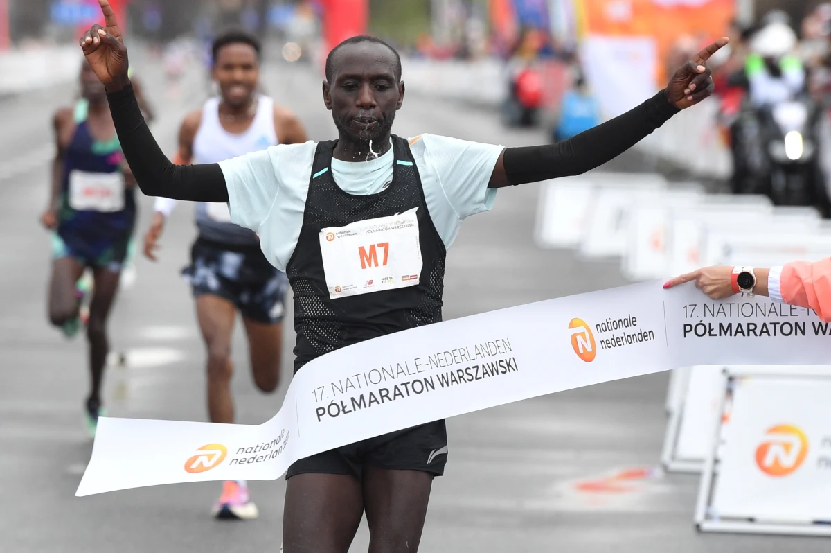 Kenijczyk Abraham Akopesha czasem 1:00.55 wygrał 17. Nationale-Nederlanden Półmaraton Warszawski. Najlepszy z Polaków - Mateusz Kaczor - zajął 18. miejsce. Wśród kobiet Etiopka Aminet Ahmed pobiła rekord imprezy (1:07.08), a dziewiąta była Iwona Bernardelli.