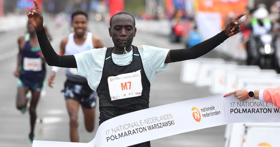 Kenijczyk Abraham Akopesha czasem 1:00.55 wygrał 17. Nationale-Nederlanden Półmaraton Warszawski. Najlepszy z Polaków - Mateusz Kaczor - zajął 18. miejsce. Wśród kobiet Etiopka Aminet Ahmed pobiła rekord imprezy (1:07.08), a dziewiąta była Iwona Bernardelli.