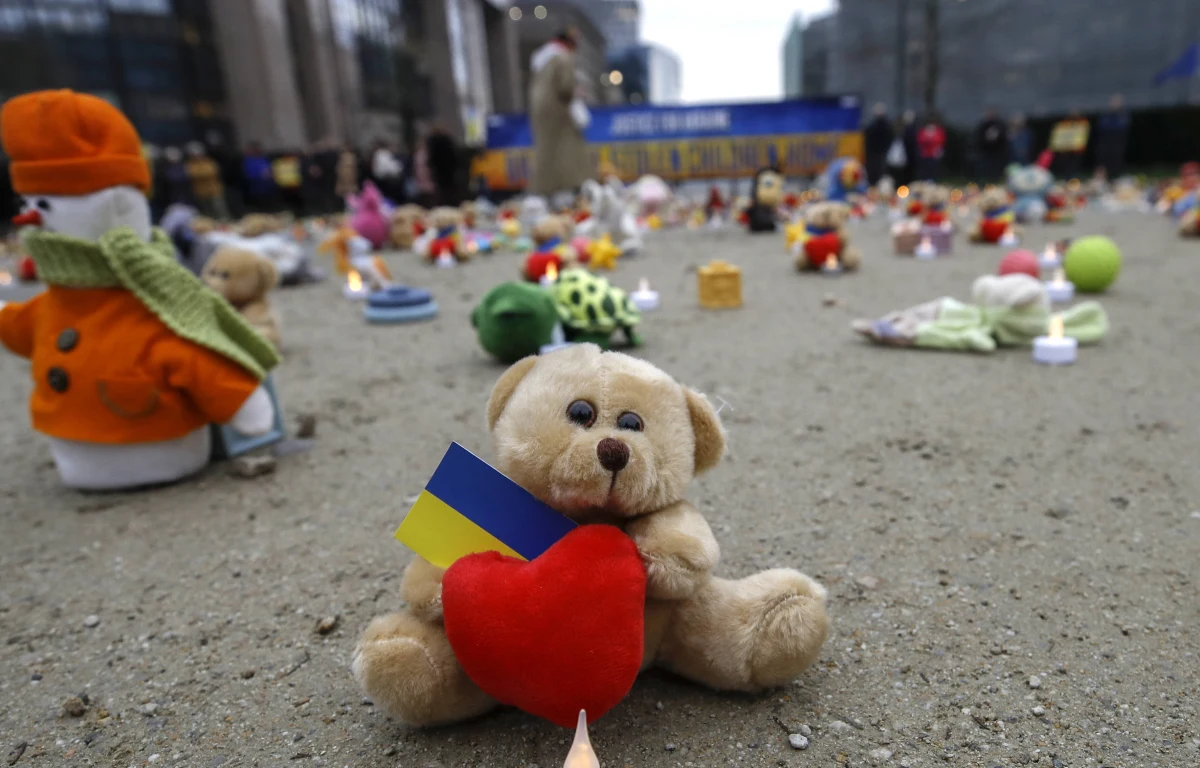 Ponad 16 tys. ukraińskich dzieci zostało od początku wojny uprowadzonych przez Rosję. Niektórym z rodziców udało się już sprowadzić dzieci z powrotem do domów, pokonując wiele trudności – donosi z Kijowa Tobias Dammers, korespondent dziennika „Tagesschau”.
