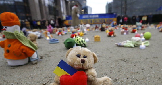 Ponad 16 tys. ukraińskich dzieci zostało od początku wojny uprowadzonych przez Rosję. Niektórym z rodziców udało się już sprowadzić dzieci z powrotem do domów, pokonując wiele trudności – donosi z Kijowa Tobias Dammers, korespondent dziennika „Tagesschau”.
