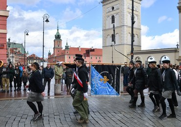 Rocznica akcji pod Arsenałem. Bohaterowie Szarych Szeregów na fasadzie Pałacu Prezydenckiego