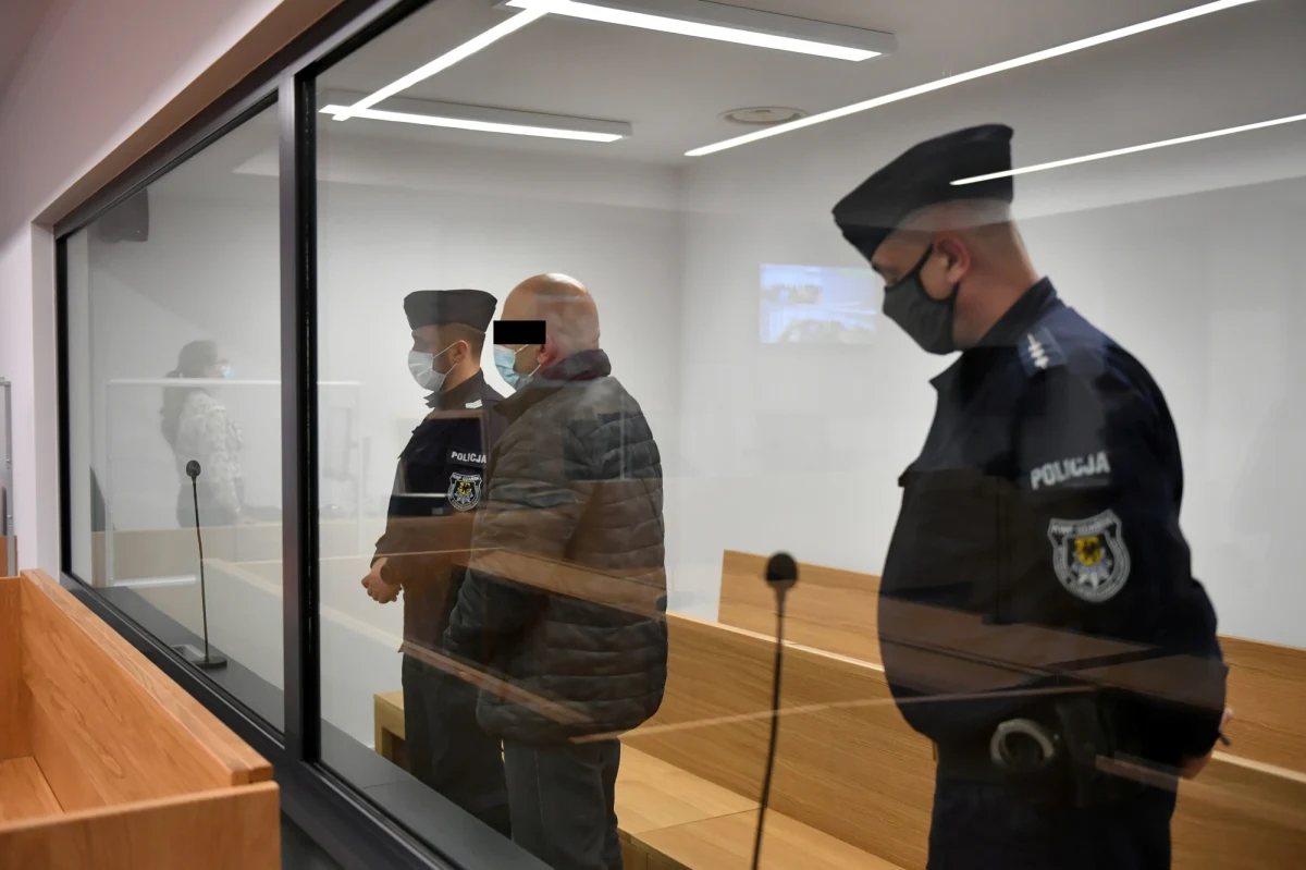 Krystian W. znany jako "Krystek" lub też "łowca nastolatek" znowu staje dziś przed sądem. W Wejherowie rusza kolejny proces mężczyzny. Sprawa dotyczący przestępstwa seksualnego sprzed blisko 10 lat, za którym stać ma właśnie Krystian W.