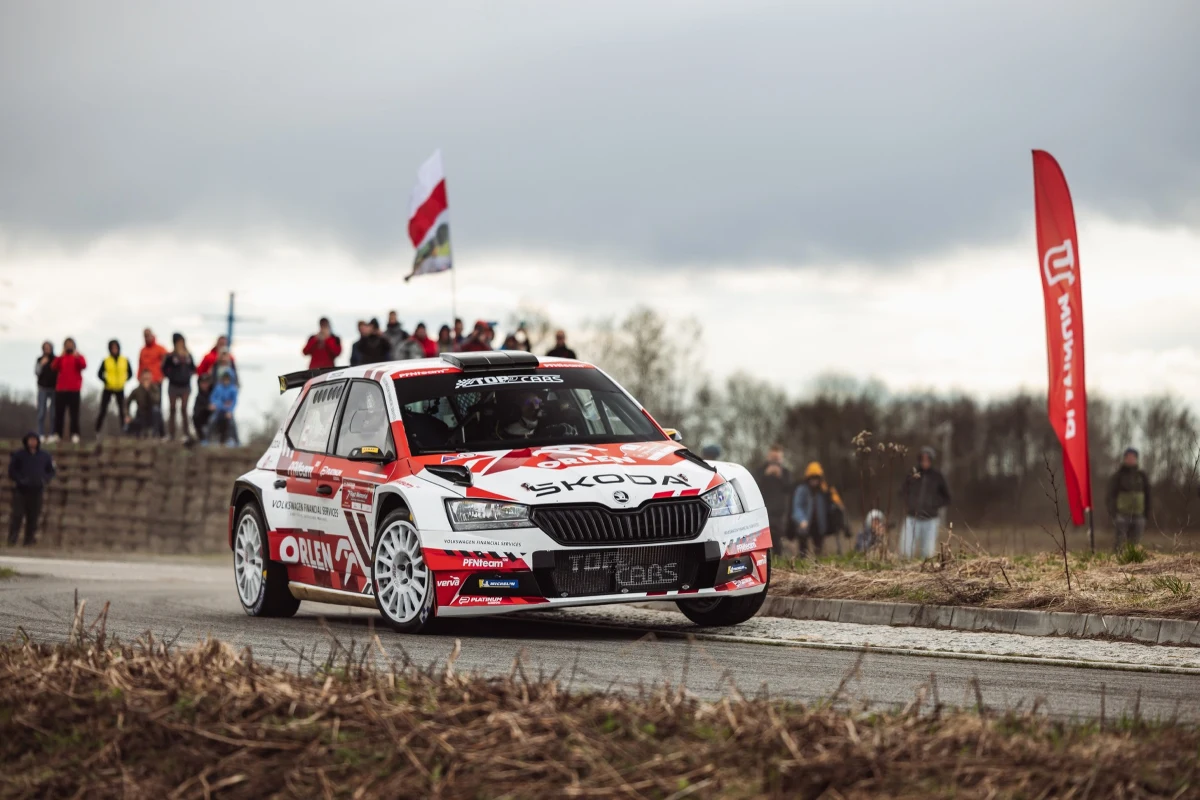 Mikołaj Marczyk i Szymon Gospodarczyk wygrali 7. PLATINUM Rajd Memoriał Janusza Kuliga i Mariana Bublewicza. Załoga ORLEN Team wygrała wszystkie odcinki specjalne rajdu, pokonując na 23-kilometrowej trasie drugą załogę o niemal 50 sekund. Dla duetu to drugie zwycięstwo w tej imprezie, po triumfie odnotowanym 12 miesięcy temu.