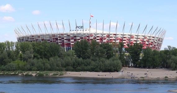 Podczas wieczornego meczu Polska - Albania na Stadionie Narodowym dach pozostanie zamknięty. Taką decyzję podjęto podczas spotkania PZPN-u, przedstawicieli UEFA i zarządcy obiektu. 