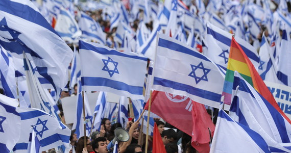 Premier Izraela Benjamin Netanjahu wezwał w poniedziałek protestujących przeciwko wprowadzanej reformie sądownictwa do powstrzymania się od przemocy.