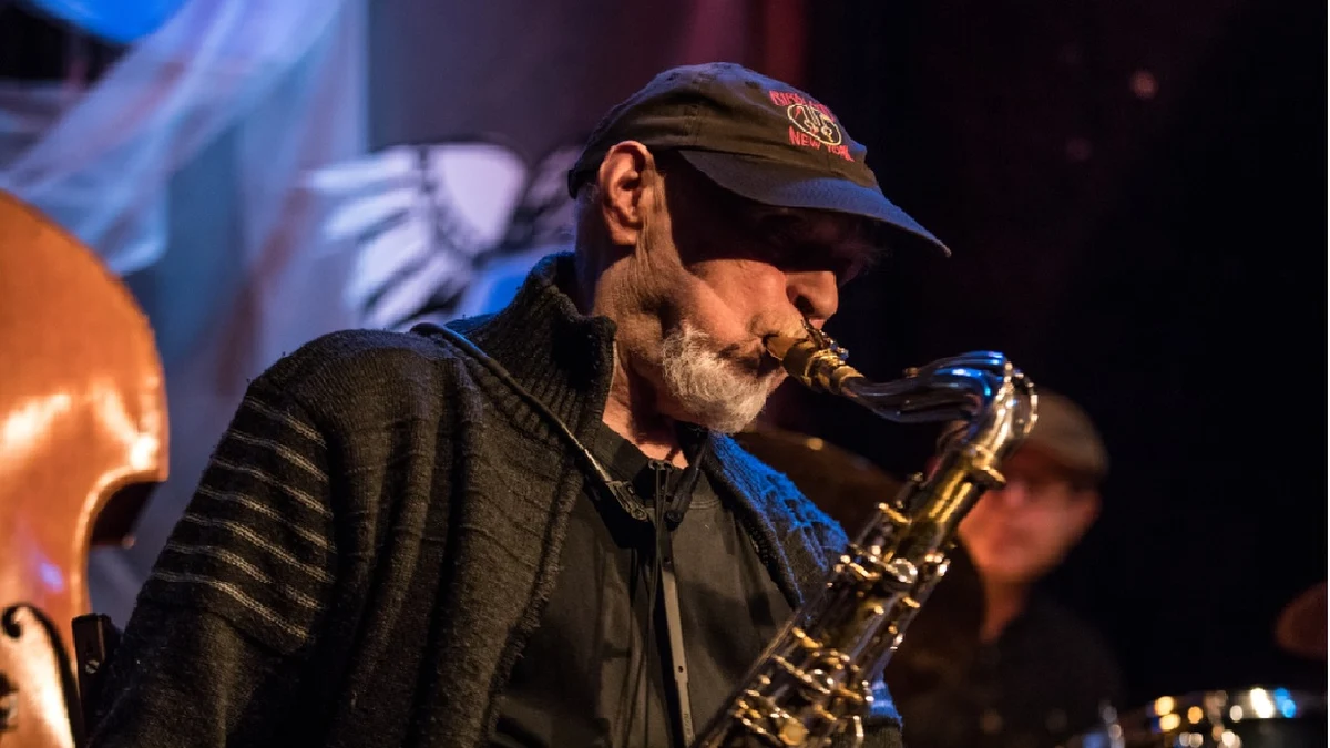 Uznany muzyk jazzowy został uhonorowany doktoratem honoris causa Akademii Muzycznej im. Karola Lipińskiego we Wrocławiu. Wręczenie wyróżnienia odbyło się w dniu 87. urodzin Jana Ptaszyna Wróblewskiego.