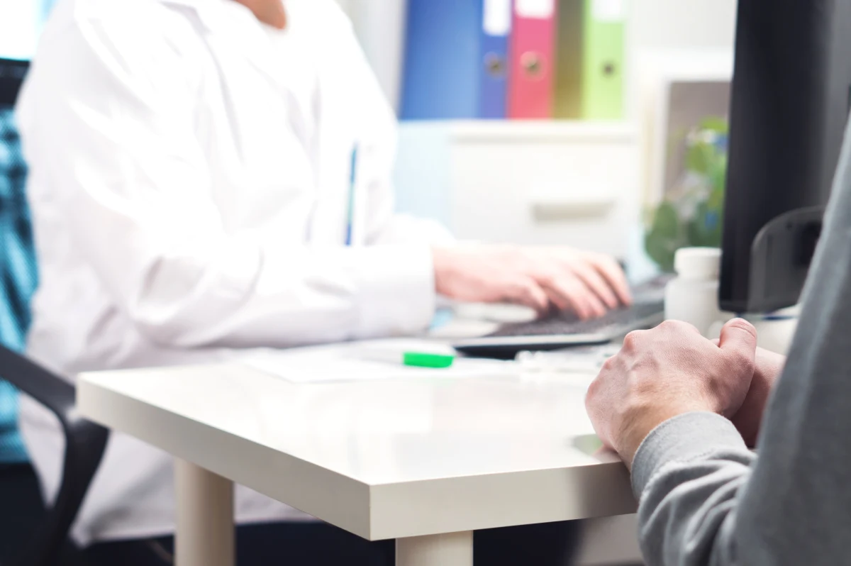 Pracodawcy, którzy nie korzystają z profilu na PUE ZUS, nie otrzymają informacji o zwolnieniu lekarskim pracownika. Zmiany weszły w życie, od teraz powiadomienia o L4 będą wysyłane wyłącznie na profil płatnika na Platformie Usług Elektronicznych Zakładu Ubezpieczeń Społecznych. Mamy też najnowsze dane o wystawionych zwolnieniach lekarskich - w tym roku jest ich znacznie więcej niż w 2022 r. W ciągu dwóch miesięcy Polacy opuścili 50 milionów dni pracy.