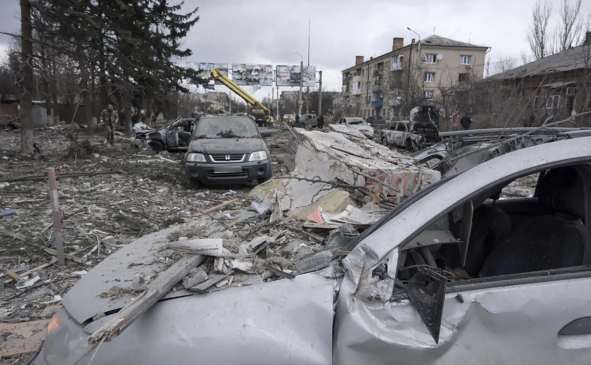 Awdijiwka w obwodzie donieckim znalazła się w czerwonej strefie. W związku z tym do miasta nie mogą wjeżdżać wolontariusze i dziennikarze - informuje mer Witalij Barabasz. Wczoraj podjęto decyzję o ewakuacji pracowników służb miejskich. 
