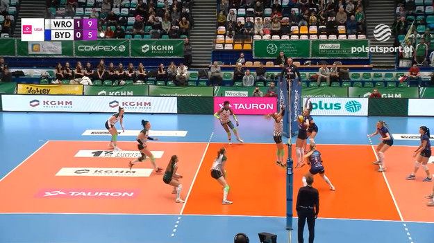 Skrót meczu 21. kolejki TAURON Ligi siatkarek #VolleyWrocław - OnlyBio Pałac Bydgoszcz 3:0 (25:21, 25:20, 25:22).

