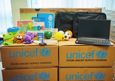 ​Laptopy i zabawki od UNICEF dla łódzkich uczniów