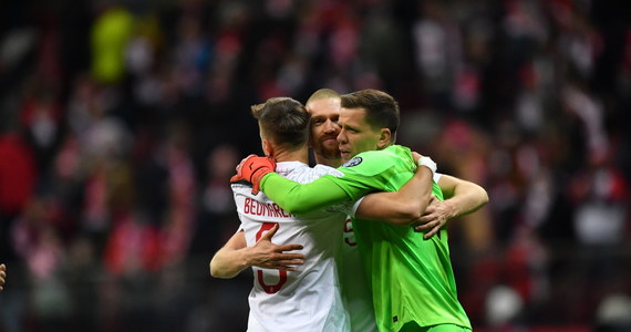 Polska w swoim drugim meczu eliminacji piłkarskich mistrzostw Europy wygrała w Warszawie z Albanią 1:0 (1:0) dzięki bramce Karola Świderskiego. Trzy dni wcześniej biało-czerwoni ulegli w Pradze Czechom 1:3.