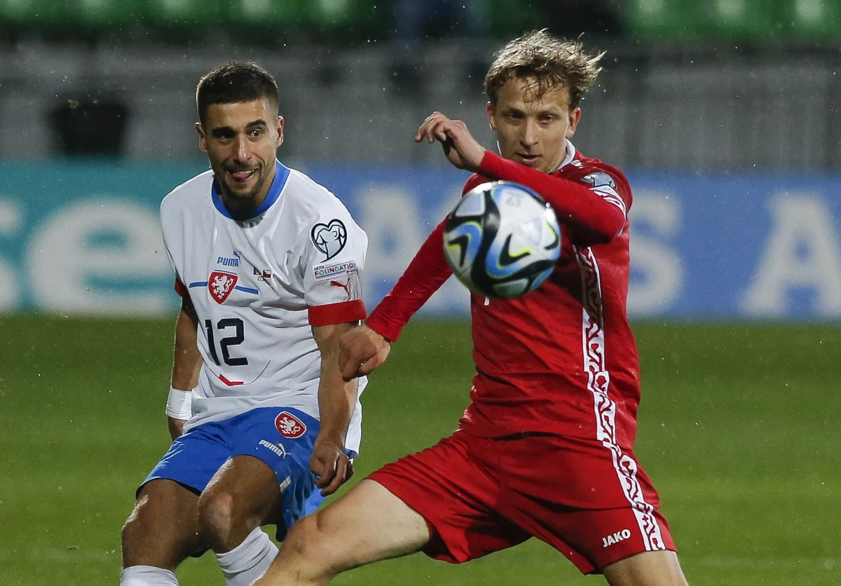 Mołdawia zremisowała w Kiszyniowie z Czechami 0:0 w meczu rywali Polski w grupie E eliminacji piłkarskich mistrzostw Europy. W piątek Czesi pokonali biało-czerwonych w Pradze 3:1 i prowadzą w tabeli z czterema punktami.