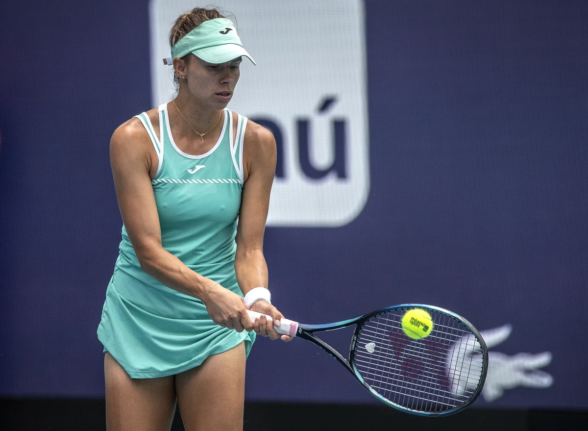 Rozstawiona z numerem 20. Magda Linette przegrała ze startującą z "trójką" Amerykanką Jessicą Pegulą 1:6, 5:7 w meczu 1/8 finału prestiżowego turnieju tenisowego WTA 1000 na twardych kortach w Miami. Pula nagród turnieju wynosi 8,8 mln dolarów.