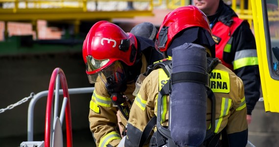 Strażacy z jednostki ratowniczo-gaśniczej nr 1 w Krakowie interweniowali w nietypowej sytuacji. Do pomocy wezwało ich pogotowie po wypadku, do którego doszło w jednym z krakowskich parków trampolin.