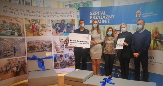 Pięć łóżek od Fundacji Ronalda McDonalda trafiło na oddziały pediatryczne Wojewódzkiego Specjalistycznego Szpitala Dziecięcego w Olsztynie. Będą z nich korzystać rodzice, którzy w czasie hospitalizacji pozostają cały czas ze swoim dzieckiem. To kolejna taka darowizna dla olsztyńskiego szpitala. 