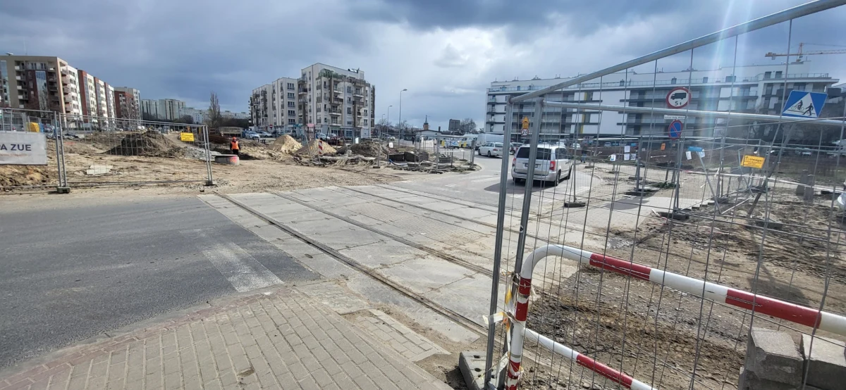 Strażacy z Poznania zabierają głos w sprawie jednego z remontów w mieście. Mundurowym nie podoba się koncepcja przebudowy Trasy Kórnickiej. Twierdzą, że likwidacja przejazdu w ciągu ul. Milczańskiej wydłuży znacząco czas przejazdu wozów wzywanych do akcji ratunkowej.