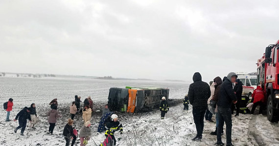 Wypadek autokaru z Warszawy do Odessy w pobliżu miejscowości Wołoczyska w obwodzie chmielnickim w zachodniej Ukrainie. Pojazdem podróżowało 25 osób, w tym dwoje dzieci. Wiadomo już, że 18 osób zostało rannych.