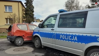 Kierowca seicento uciekał policji. Auto zatrzymało się na radiowozie