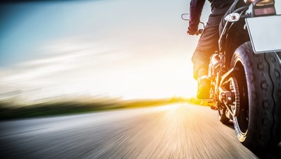 ​Motocyklista z promilami, zakazem i dwoma pasażerami