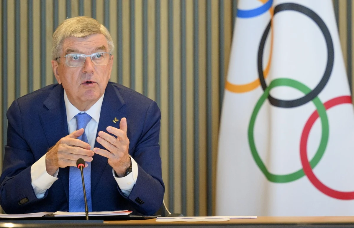 Przewodniczący Międzynarodowego Komitetu Olimpijskiego Thomas Bach podczas posiedzenia zarządu tej organizacji bronił planów przywrócenia Rosjan i Białorusinów do zawodów jako neutralnych sportowców. Jak stwierdził, ich udział w rywalizacji sprawdza się, mimo trwającej wojny w Ukrainie.