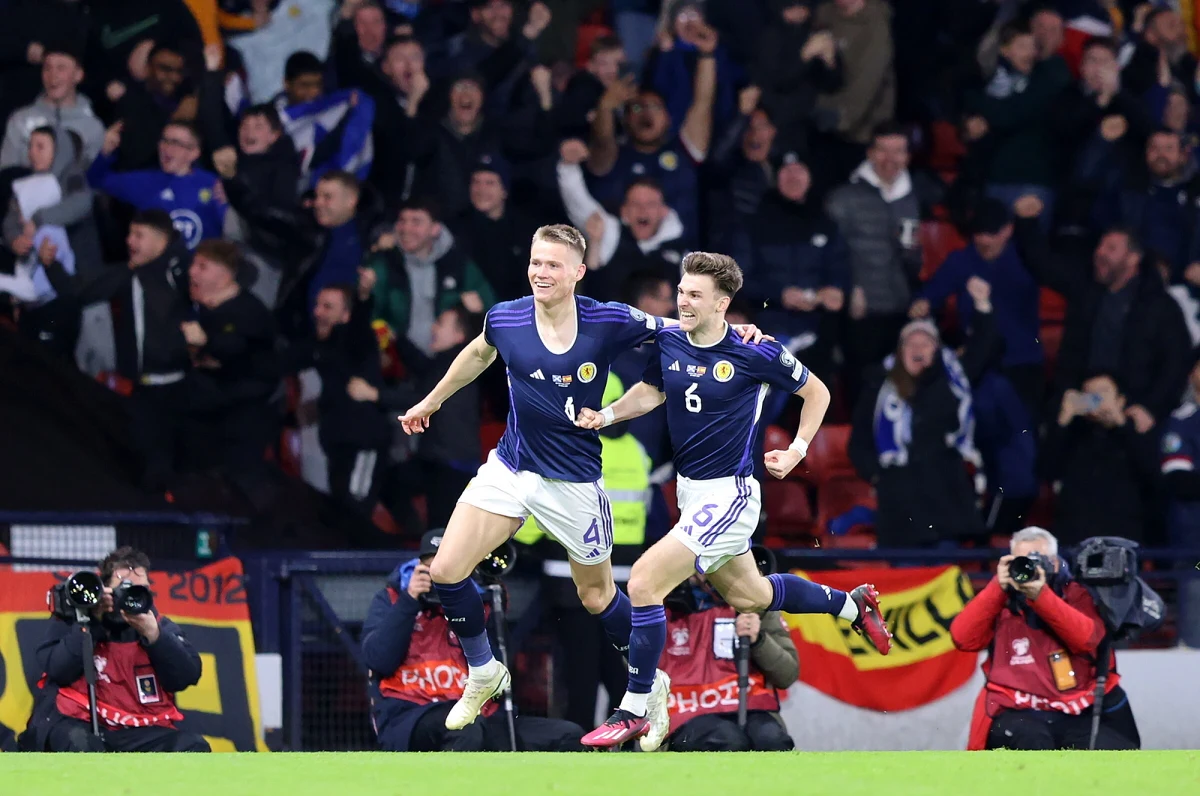 Szkocja z Hiszpanią, Norwegia z Gruzją, Walia z Łotwą, Chorwacja z Turcją, Szwajcaria z Izraelem, Rumunia z Bułgarią oraz Kosowo z Andorą - to rozegrane dziś mecze eliminacji do przyszłorocznych mistrzostw Europy w piłce nożnej. Oto wyniki spotkań.