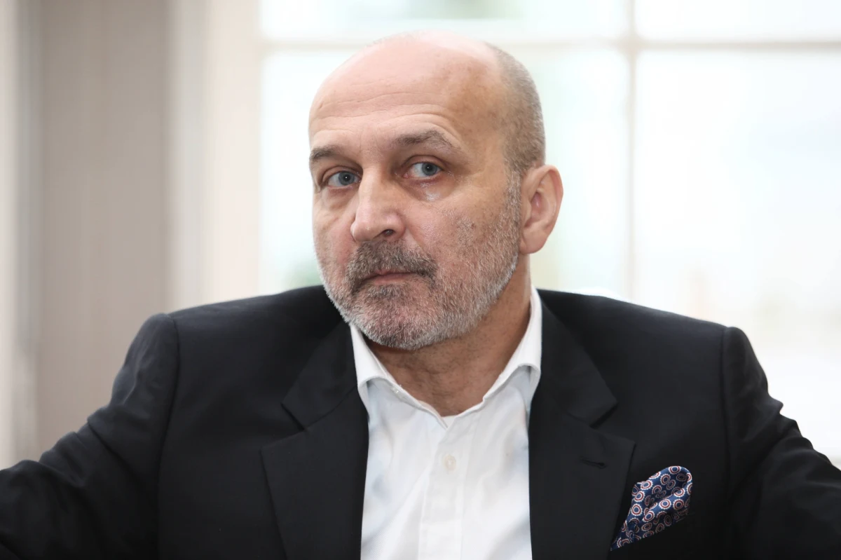 Postępowanie w sprawie byłego premiera Kazimierza Marcinkiewicza dotyczące uchylania się od obowiązku alimentacyjnego będzie się toczyć przed sądem od nowa - dowiedziała się PAP. Sprzeciw od wyroku nakazowego złożył obrońca byłego premiera.