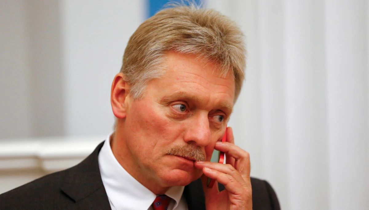 ​Podczas grudniowego spotkania z przedstawicielami rosyjskiej elity rzecznik Władimira Putina Dmitrij Pieskow ostrzegł, że wojna w Ukrainie będzie się przeciągać i wszystko "stanie się dużo trudniejsze" - informuje brytyjski dziennik "The Guardian", który dotarł do uczestników spotkania.