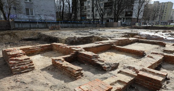 W Warszawie w związku z planowaną inwestycją pomiędzy Karmelicką a aleją Jana Pawła II na miejscu pracują archeolodzy. Na terenie dawnego getta odkopali fragment starej ulicy Gęsiej i piwnice kamienicy przy Gęsiej 33. Prace odbywają się pod nadzorem mazowieckiego wojewódzkiego konserwatora zabytków.