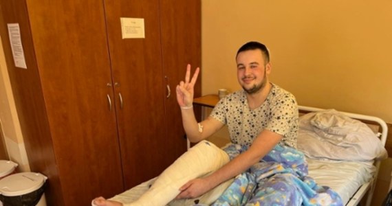 Lekarze ze szpitala w Trzebnicy na Dolnym Śląsku pomogli rannemu podczas wojny ukraińskiemu żołnierzowi. Mykola przeszedł tam skomplikowaną operację - przeszczepiono mu nerw i ścięgna w prawej nodze. 