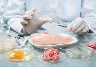 Włochy: Koniec z żywnością produkowaną w laboratoriach?