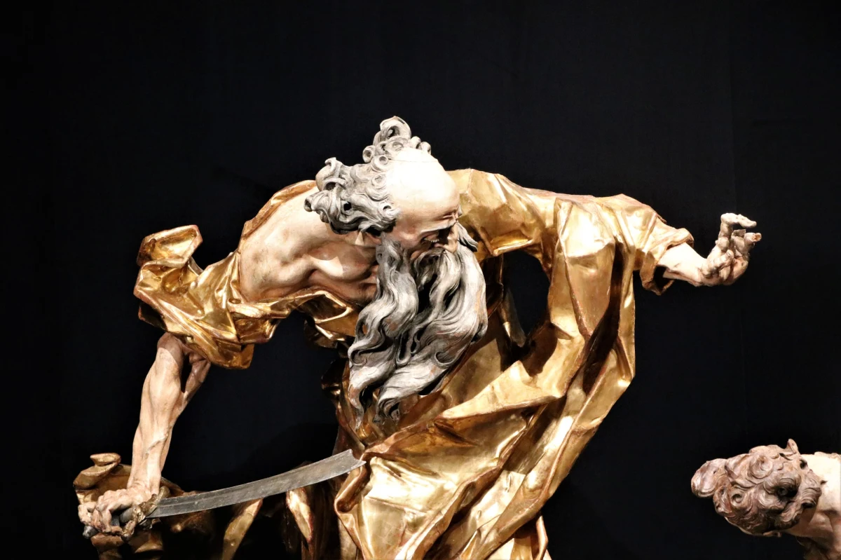 Polichromowane i złocone rzeźby, które wiele lat temu stanowiły wyposażenie kościół para­fial­nego w Hodowicy pod Lwowem można oglądać w Zamku Królewskim na Wawelu. To pełne ekspresji dzieła jednego z najwybitniejszych rokokowych rzeźbiarzy -  Johanna Georga Pinsla.

