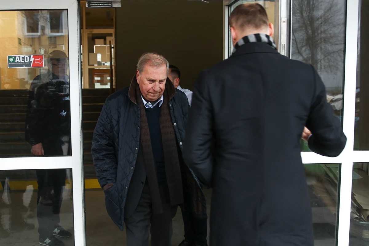 Krakowski sąd uznał Jerzego Stuhra za winnego spowodowania niebezpieczeństwa w ruchu drogowym po spożyciu alkoholu i wymierzył mu karę w wysokości trzech tysięcy złotych. To drugi wyrok dla znanego aktora.