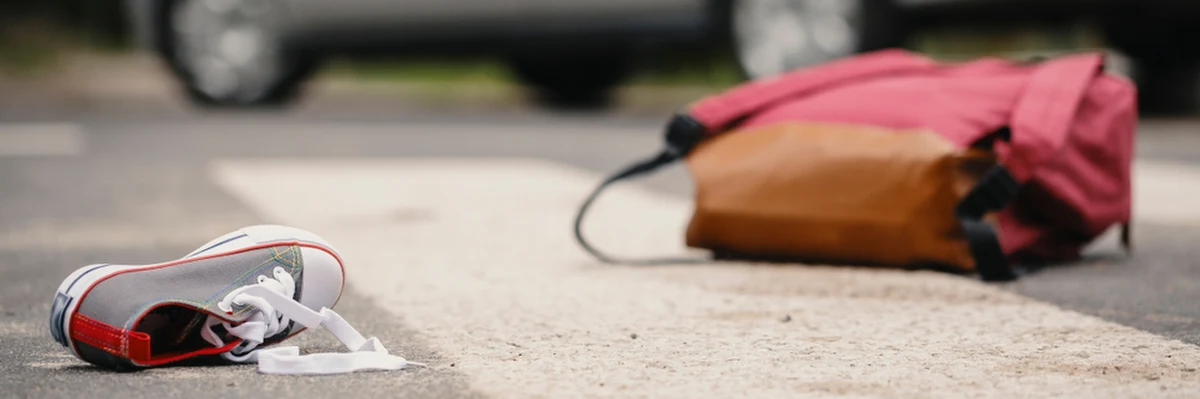 6-letni chłopiec poddusił się, gdy zawisł na ogrodzeniu posesji w gminie Żytno w powiecie radomszczańskim w Łódzkiem. Dziecko jest w szpitalu i walczy o życie.