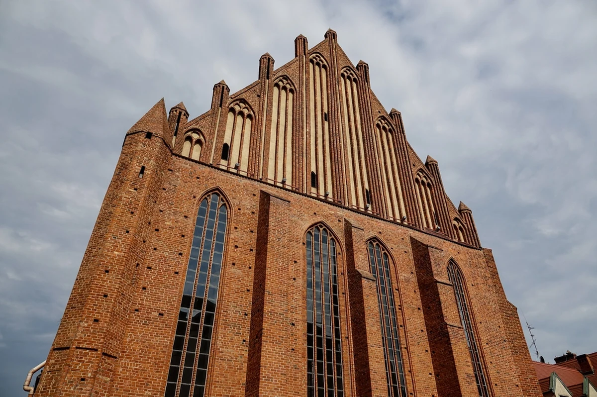 31 marca i 2 kwietnia w Szczecinie odbędą się procesje religijne. Władze miasta uprzedzają o możliwych utrudnieniach w ruchu i przerwach w kursowaniu komunikacji publicznej.
