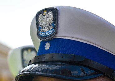 Prokuratura zbada, czy policjant, który klepnął kobietę w pośladki, złamał prawo 