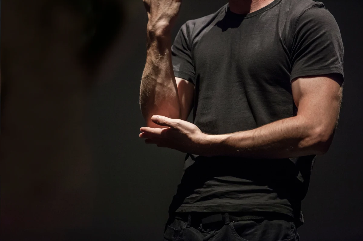 Siedem spektakli szczecińskiego Teatru Współczesnego zostanie przystosowanych do potrzeb osób z niepełnosprawnościami. W ramach programu Kultura bez Barier (Państwowego Funduszu Rehabilitacji Osób Niepełnosprawnych), większą dostępność mają zapewnić audiodeskrypcja, tłumaczenie na język migowy i napisy.