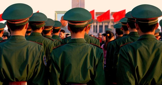 Chiny są skłonne zacieśniać współpracę wojskową z Rosją, wzmacniać koordynację strategiczną, regularnie organizować wspólne patrole i ćwiczenia oraz wprowadzać w życie globalne inicjatywy w sferze bezpieczeństwa - ogłosił resort obrony w Pekinie. 