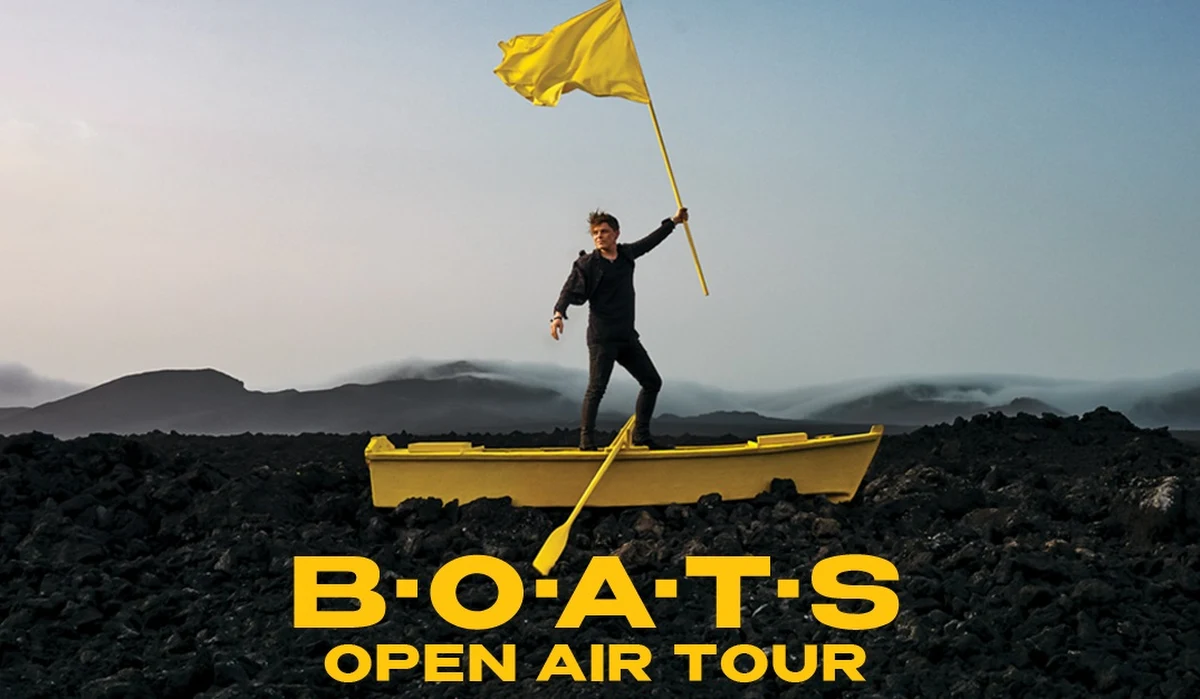 Po spektakularnych singlach Beautiful Madness i Throwback, które podbiły międzynarodowe listy przebojów, nadchodzi piąty studyjny album Michaela Patricka Kelly'ego B.O.A.T.S. - Based On A True Story. I to właśnie z repertuarem najnowszego albumu i największymi hitami swojej wieloletniej kariery Michael Patrick Kelly przybywa do Polski na energetyczne plenerowe koncerty!