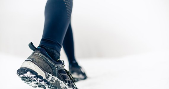 Wybierasz się na wycieczkę w góry i szukasz optymalnego obuwia trekkingowego, które zapewni Ci komfort i bezpieczeństwo w trakcie wędrówki? Nie wiesz, na jakie buty górskie się zdecydować? Przeczytaj artykuł do końca, a dowiesz się, na jakie aspekty zwracać uwagę, wybierając najlepsze rozwiązanie zarówno na krótką, jak i całodzienną wędrówkę.