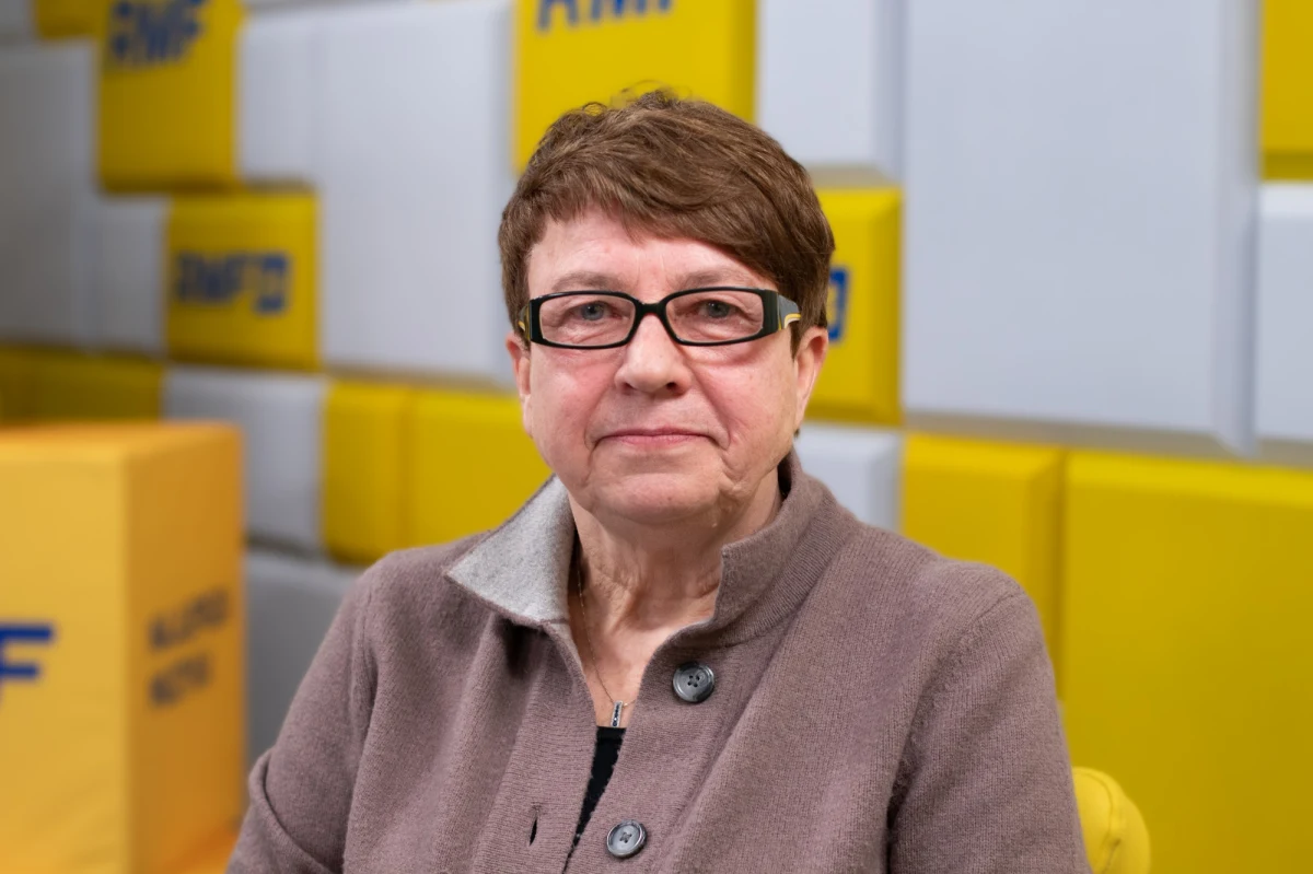 "To nie jest spadek. Ceny rosną nie o 18 proc., tylko o 16 proc. Trzeba też pamiętać, że to jest średnia, czyli GUS bierze pod uwagę wszystkie grupy produktów, także poszczególne produkty w tych grupach. Przygląda się, jak w danym miesiącu one się zmieniały. Dzisiaj mamy wstępny szacunek, w połowie kwietnia zobaczymy szczegółowy dotyczący tego, jak wyglądały zmiany cen podstawowych dla gospodarstw domowych produktów - cukru, mięsa, mleka, serów" - tak najnowsze dane o inflacji skomentowała w Rozmowie w południe w RMF FM dr Małgorzata Starczewska-Krzysztoszek, ekonomistka z Uniwersytetu Warszawskiego. Dodała, że najpewniej produkty, które zazwyczaj są kupowane na święta, w najbliższym tygodniu podrożeją.